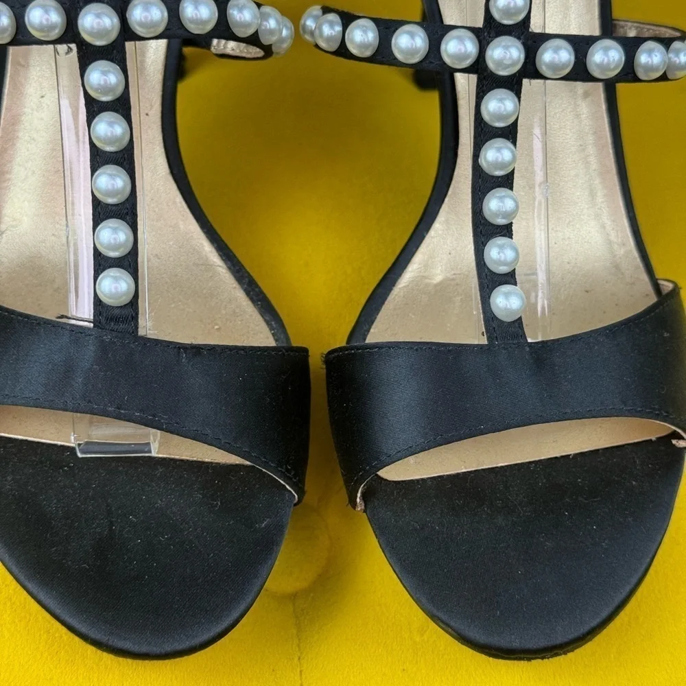 Badgley Mischka step out